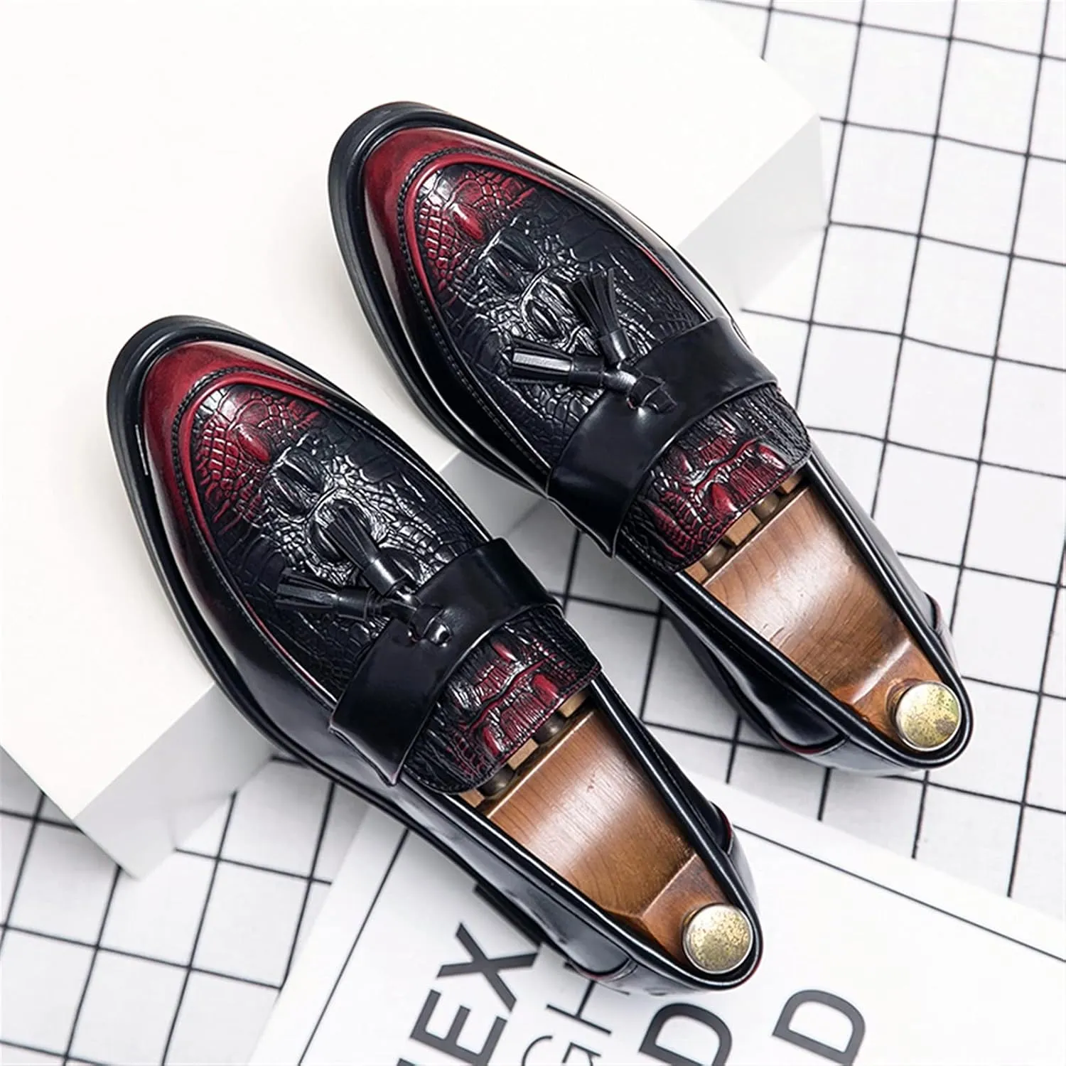 Fashion Burnished Crocodile Embossed Loafers for Men Slip-on Tassel Shoes Faux Leather Round Toe Block Heel Anti-Slip Casual